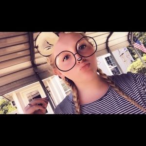 Meet your Posher, Cara